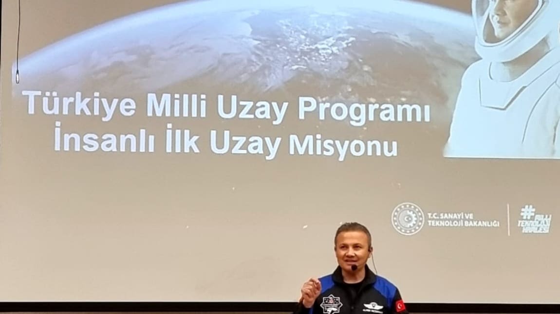  Türk Astronot ALPER GEZERAVCI öğrencilerle buluştu. 